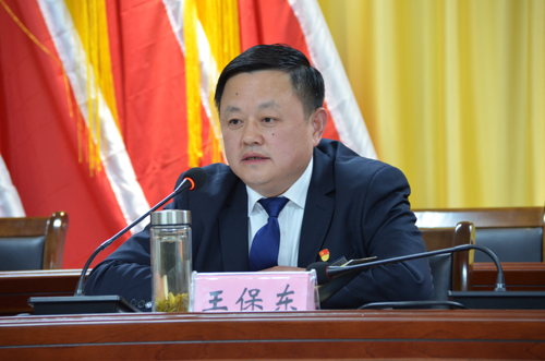 以會(huì)代課擰緊安全螺絲帽 在集團(tuán)安全警示教育會(huì)上，王保東同志這樣說