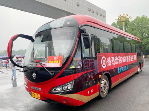獨家！洛陽一高校畢業(yè)生返?？擅赓M乘公交直達宿舍