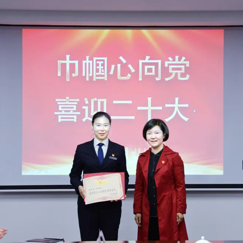 市婦聯(lián)、市總工會(huì)領(lǐng)導(dǎo)來集團(tuán)授牌公交巾幗事業(yè)再迎盛事