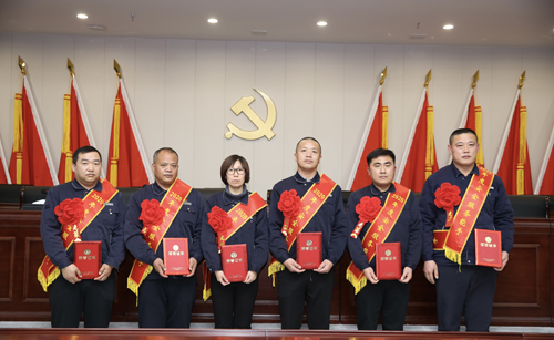 0203 安全服務(wù)能手從左至右依次為 黨萬超、朱學(xué)民、任興芳、王琳汝、周冬偉、王須波.jpg