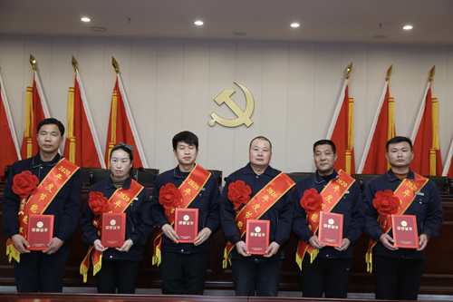 0204 節(jié)能能手從左至右依次為 石亞杰、沈小慶、楊興忠、于俊國、權(quán)振利、吳偉偉.jpg