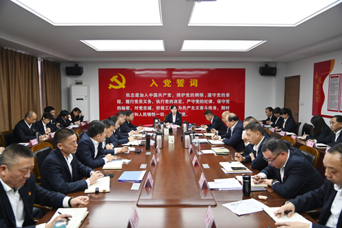打好“收官戰(zhàn)” 謀好“開局篇”！洛陽公交集團(tuán)召開11月董事長月調(diào)度會02.JPG